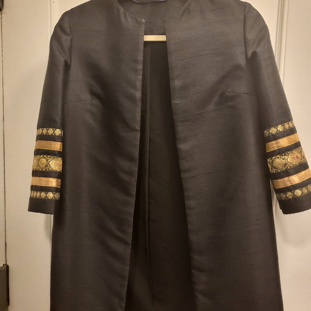 Collarless embroidered long jacket